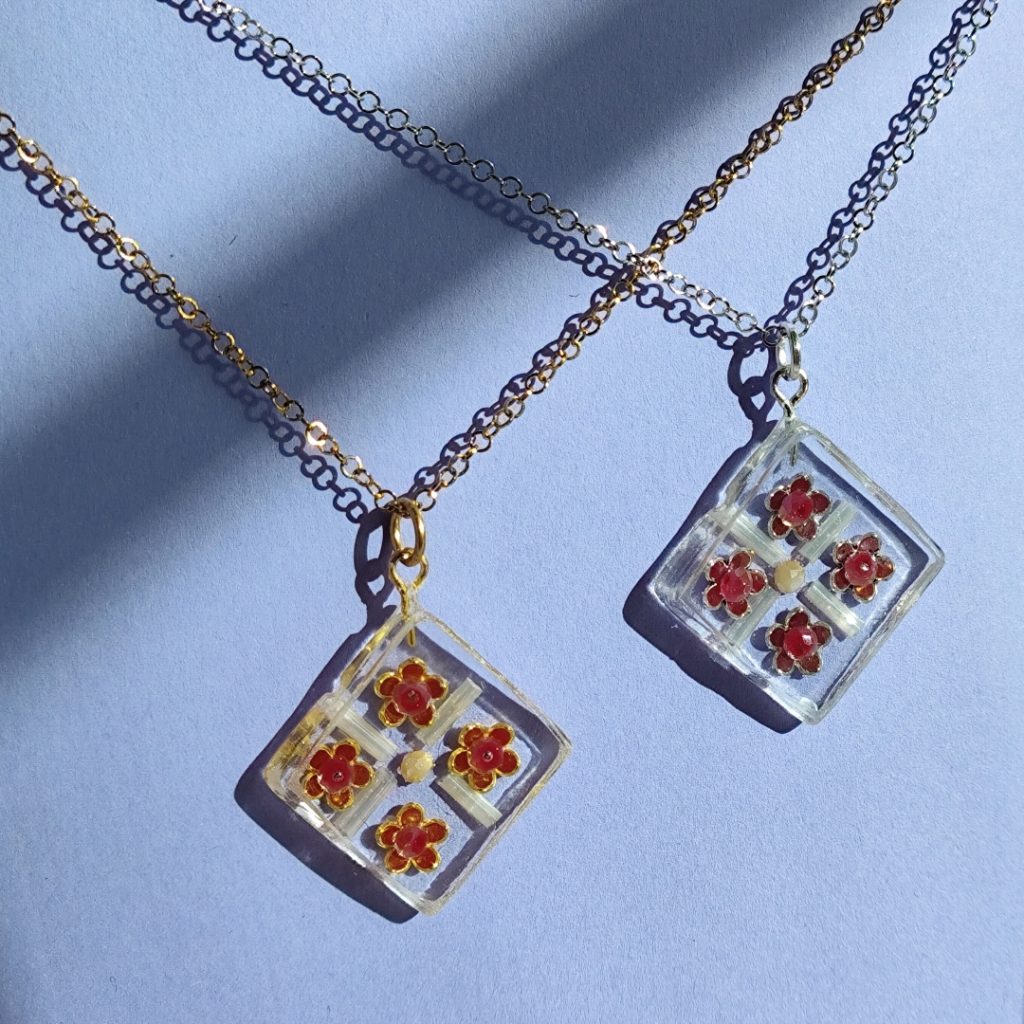 Piastrella fiore rosso