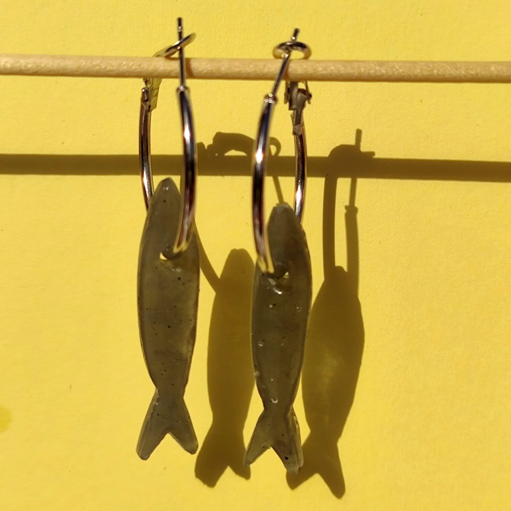 Aro piccolo pesce grigio